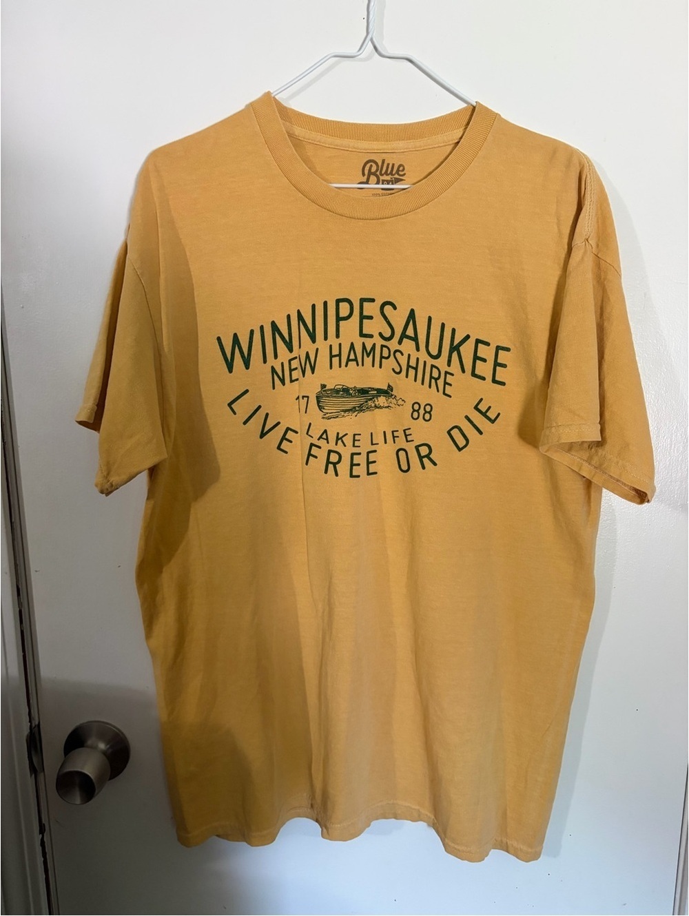 NWOT Men’s Blue 84 Mustard Yellow Winnipesaukee Graphic Tee Tote14